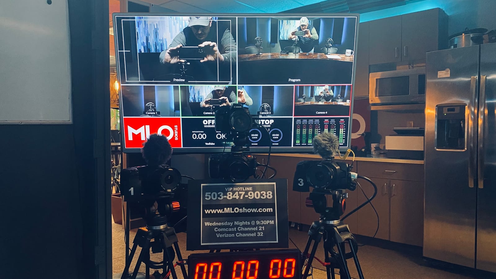 Flashpoint 10' C Light Stand on Turtle Base Kit with Two Tier Spring Loaded Riser Column, 3' GOBO Heads, Baby Pin and 40' Grip Arm, Chrome, a for Cinema Still customer photo 2