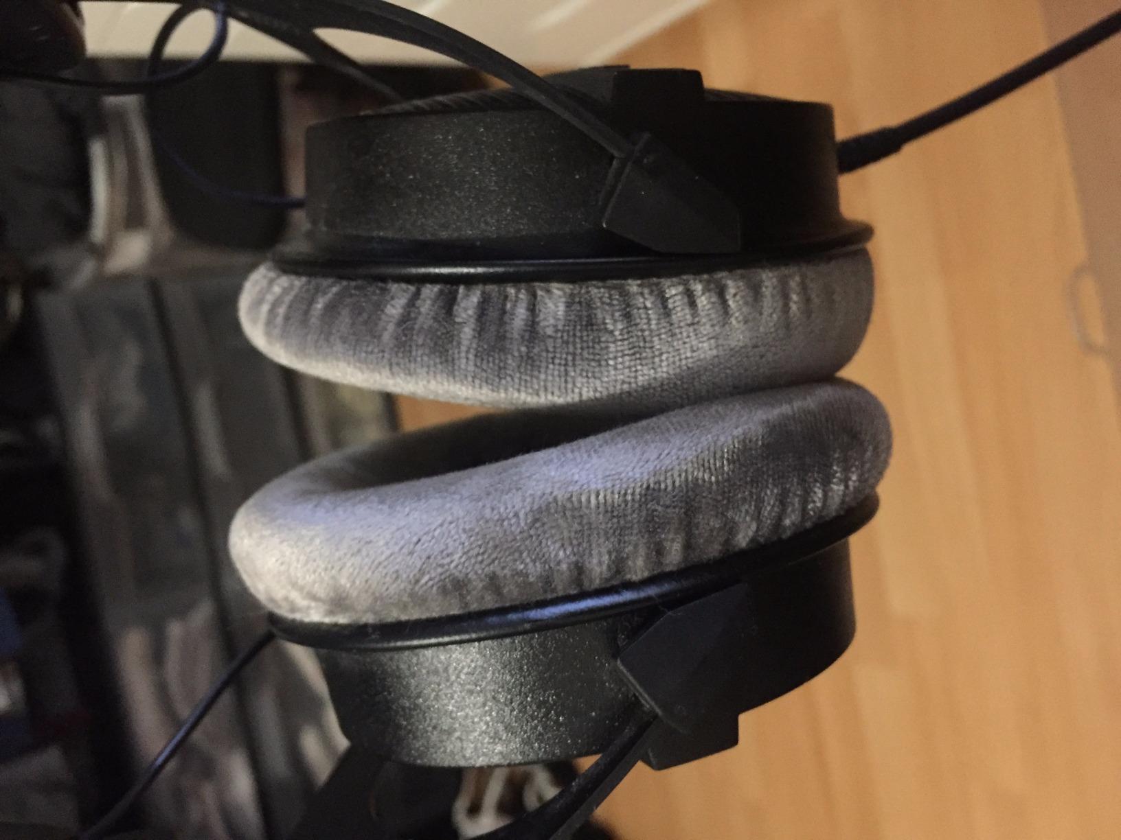 beyerdynamic DT 990 Pro (250 Ohm), Open-Back Studio Headphones, Black customer photo 1