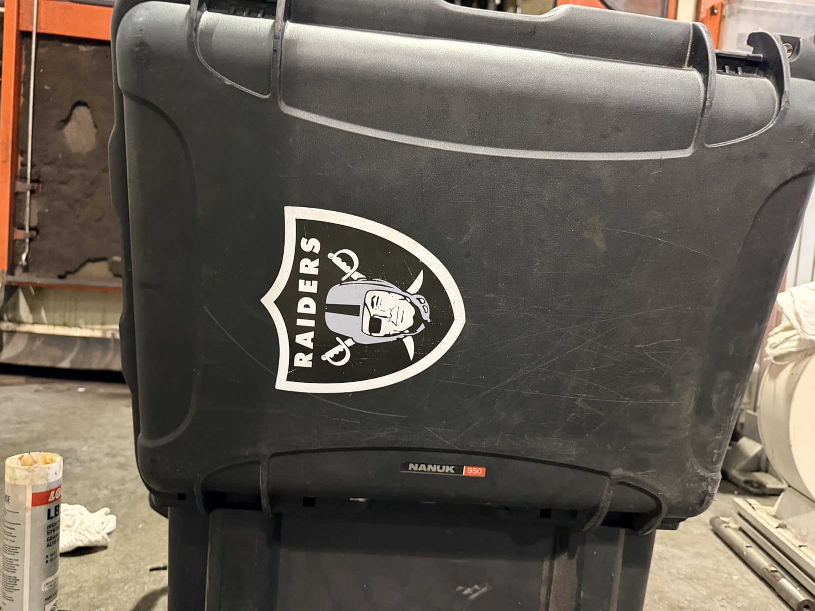 NANUK 950 Hard Case with Cubed Foam – Waterproof Travel Camera Hard Case with Wheels, 22.8” x 18.3” x 11.7”, Dustproof and Impact-Resistant, Ideal for Heavy Loads – Black customer photo 1