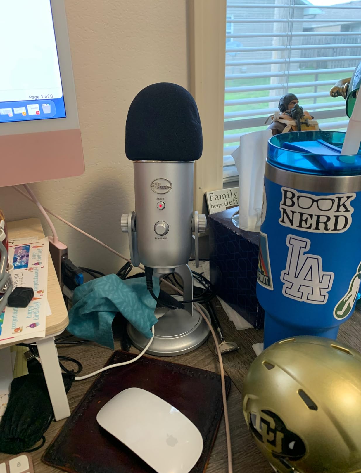 Logitech Creators Blue Yeti USB Microphone for PC, Mac, Gaming, Recording, Streaming, Podcasting, Studio and Computer Condenser Mic with Blue VO!CE effects, 4 Pickup Patterns, Plug and Play - Blackout customer photo 1