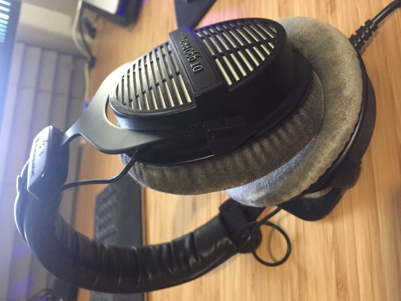beyerdynamic DT 990 Pro (250 Ohm), Open-Back Studio Headphones, Black customer photo 2