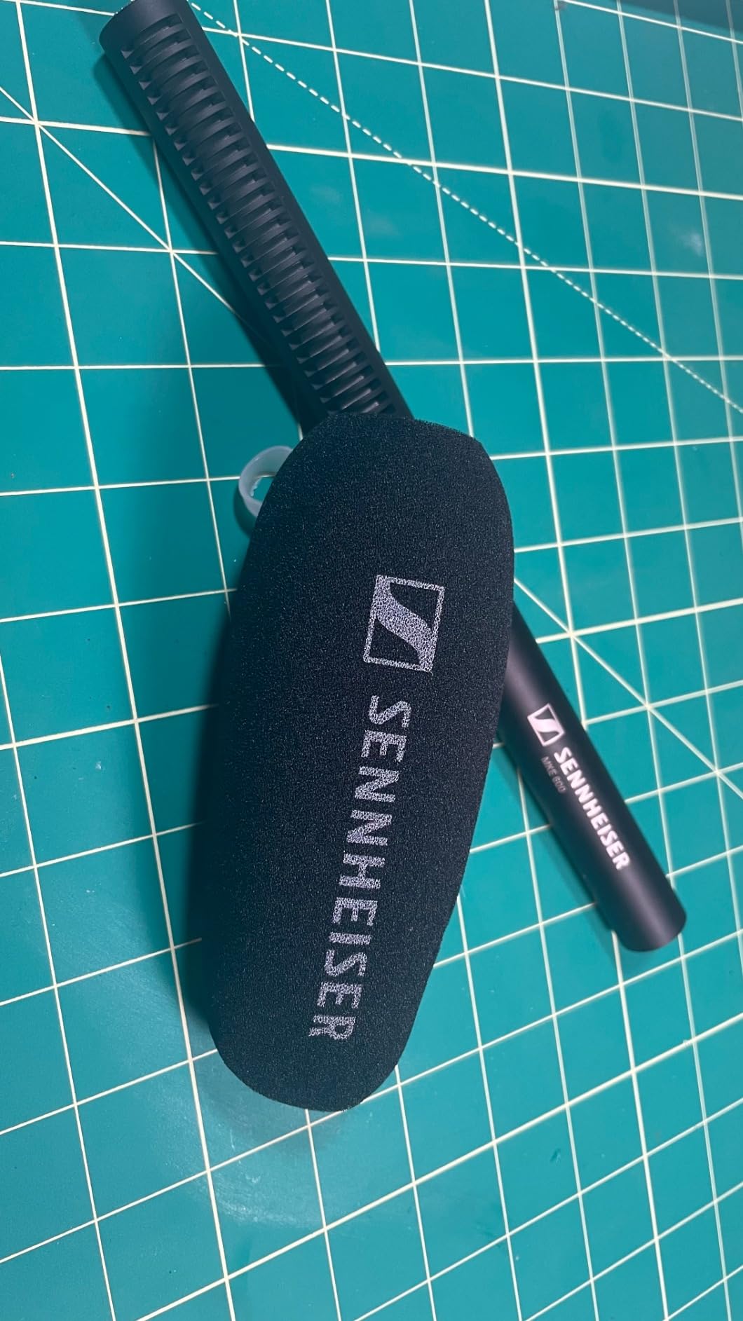 Sennheiser MKE 600 Shotgun Microphone with Auray Universal Shock Mount and Windshield, XLR customer photo 2