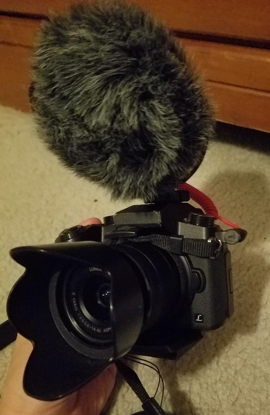 Rode VideoMicro Compact On-Camera Microphone with Rycote Lyre Shock Mount, Auxiliary, Black customer photo 1