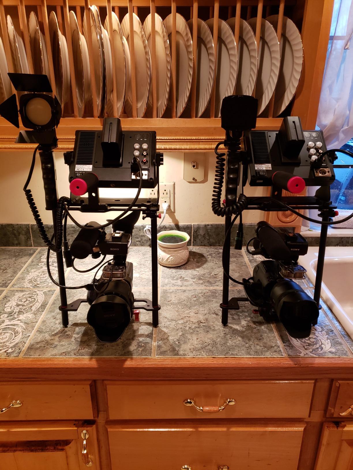 NEEWER Camera Video Cage Film Movie Making Kit, Aluminum Alloy with Top Handle, Dual Hand Grip, Two 15mm Rods, Compatible with Canon Sony Fujifilm Nikon DSLR Camera and Camcorder (Black + Red) customer photo 2