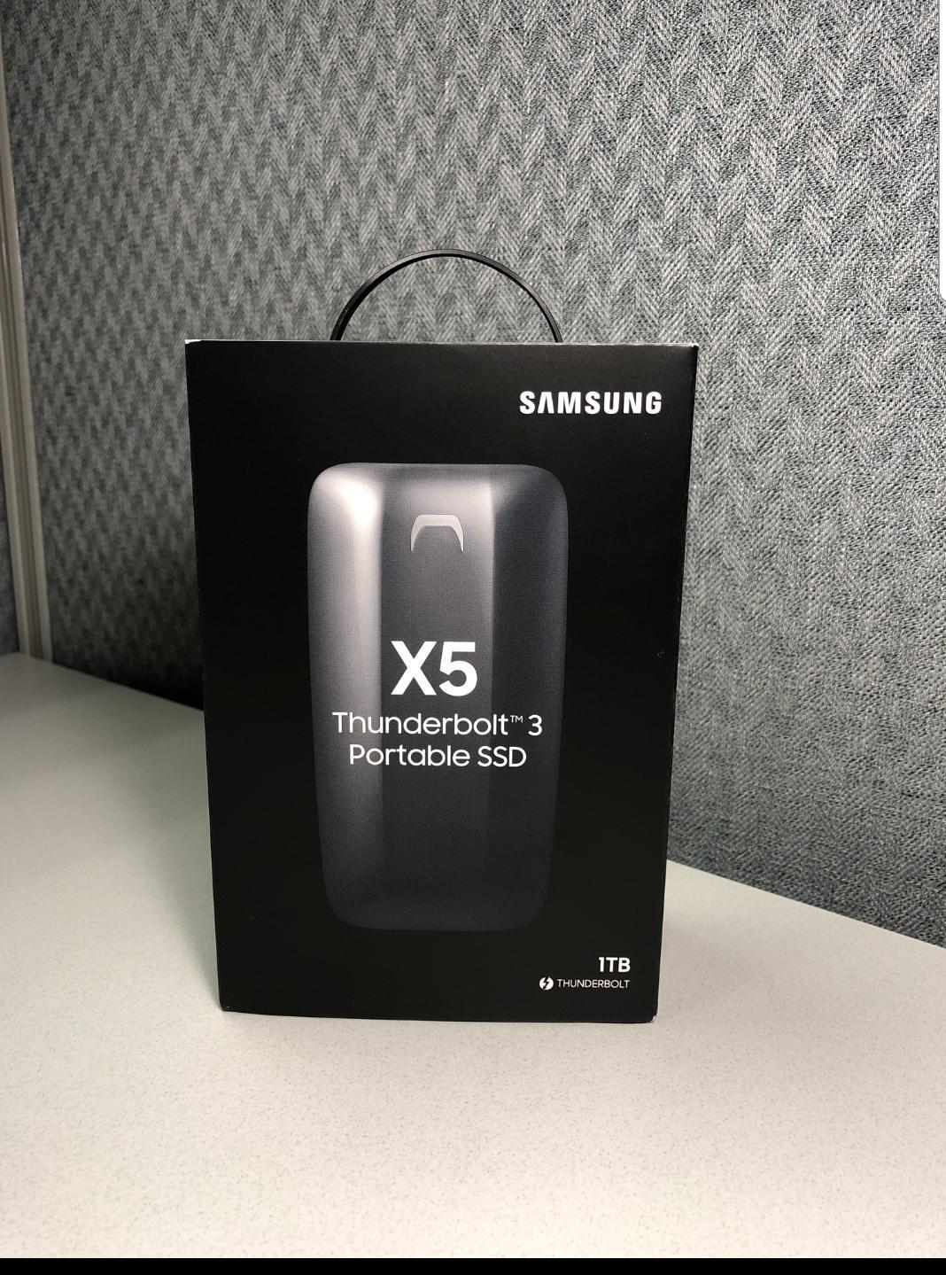 Samsung X5 Portable SSD 2TB - Up to 2800MB/s -Thunderbolt 3 NVMe External Solid State Drive, Gray/Red (MU-PB2T0B/AM) customer photo 1
