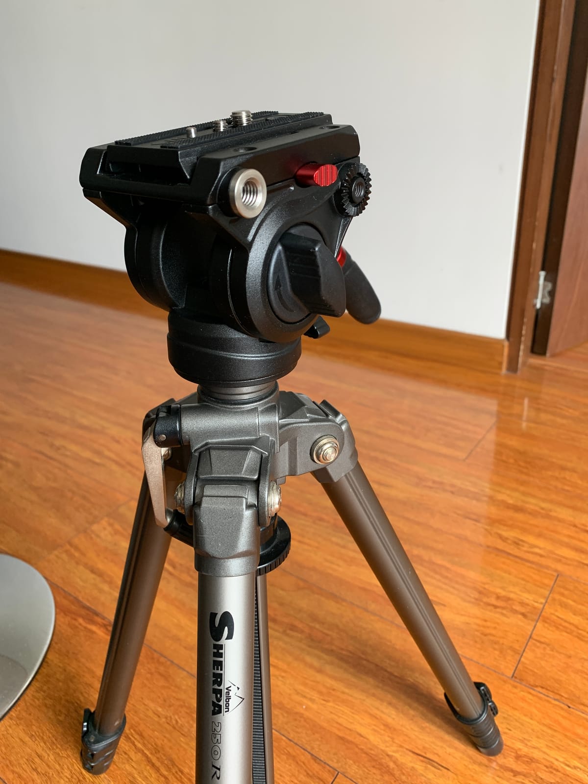 Avella Video Tripod Fluid Head with Quick Release Plate, Lightweight Heavy Duty Compatible with Manfrotto,Max Load 13.2lb/6kg for Video Canon Nikon Sony Olympus Panasonic DSLR Camera, V501 customer photo 2