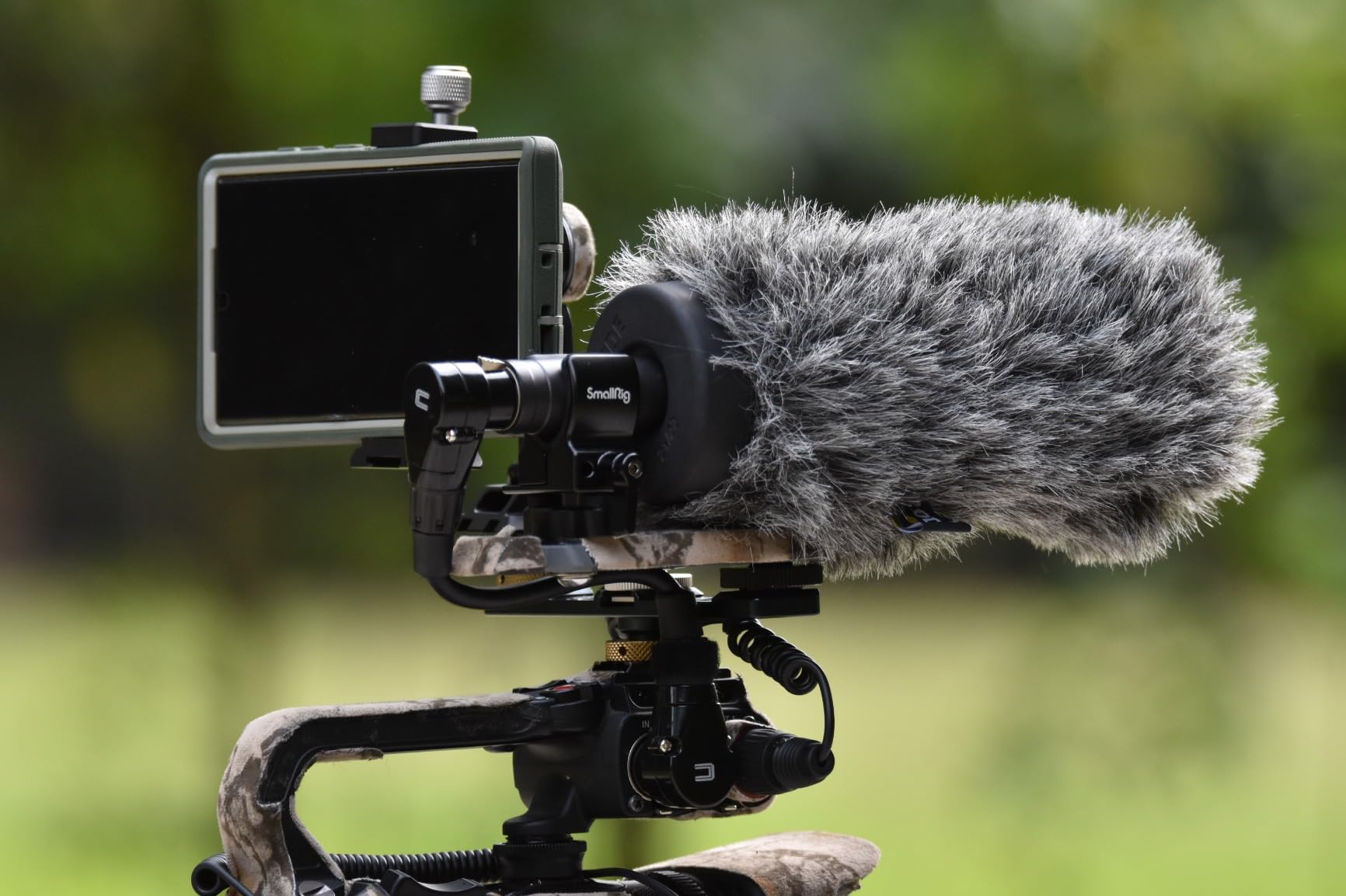 SmallRig Shotgun Microphone Holder (Cold Shoe), 0.1-7inch (19-25mm) Adjust | Built-in Soft Silicone, Bumps and Noises Absorption BSM2352 customer photo 2