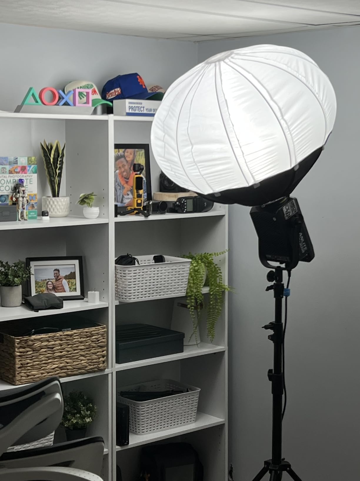 Aputure Lantern Softbox Soft Light Modifier, 26inch, Bowens Mount Light, 270 Degree Beam, Quick-Setup Frame, 1-Stop Diffusion, Removable 4-Section Skirt, Carrying Bag customer photo 2