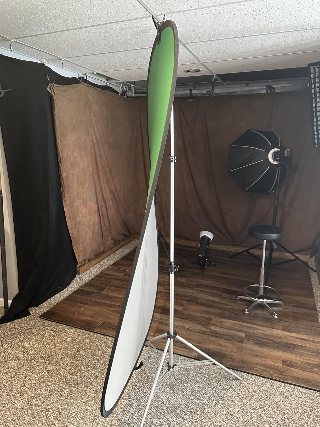 Meking 5x6.6ft Black White Background for Photography | Pop-Up Collapsible Backdrop 2-in-1 Muslin Self Tape Backdrop with Clip and Carry Case customer photo 2