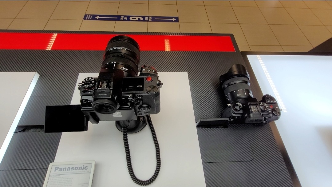 Panasonic LUMIX S5 Full Frame Mirrorless Camera, 4K 60P Video Recording with Flip Screen & WiFi, L-Mount, 5-Axis Dual I.S., DC-S5BODY (Black) customer photo 2