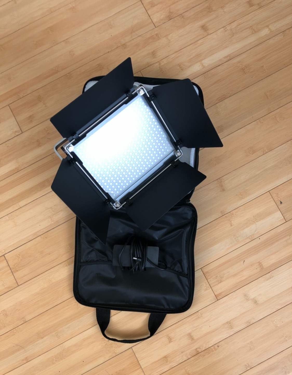 NEEWER 660 PRO RGB LED Video Light with App Control/Barn Door/U Bracket customer photo 2