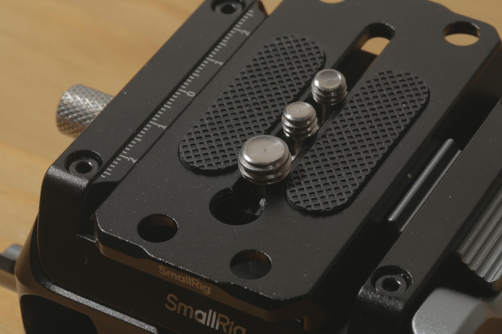SMALLRIG Lightweight Base Plate Riser System with Dual 15mm Rod Clamp, Base Plate Magnesium Alloy Version, w/Plate for Manfrotto Style, 40% Lighter - 3067 customer photo 2