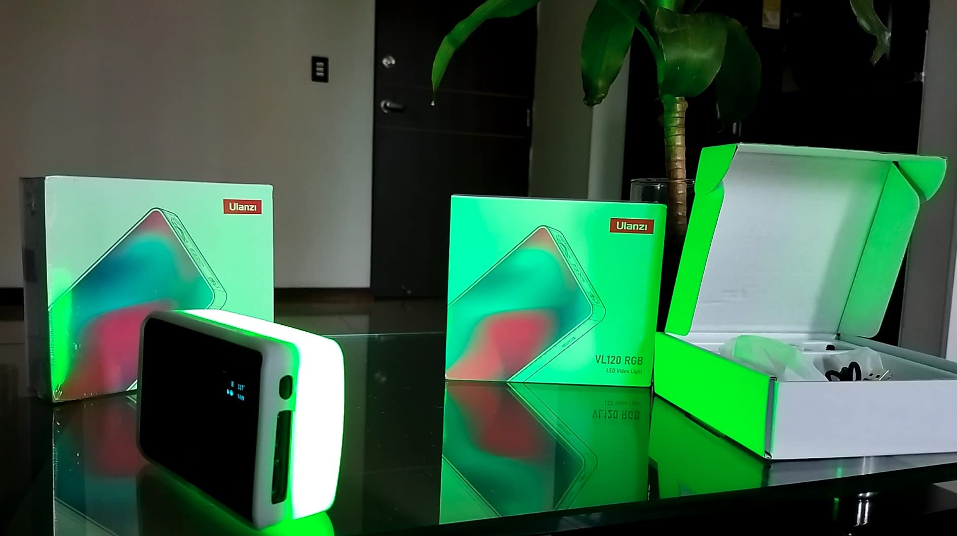 Ulanzi VL120 RGB Video Light On-Camera, 3100mAh, 2500-9000K Pocket Lights customer photo 2