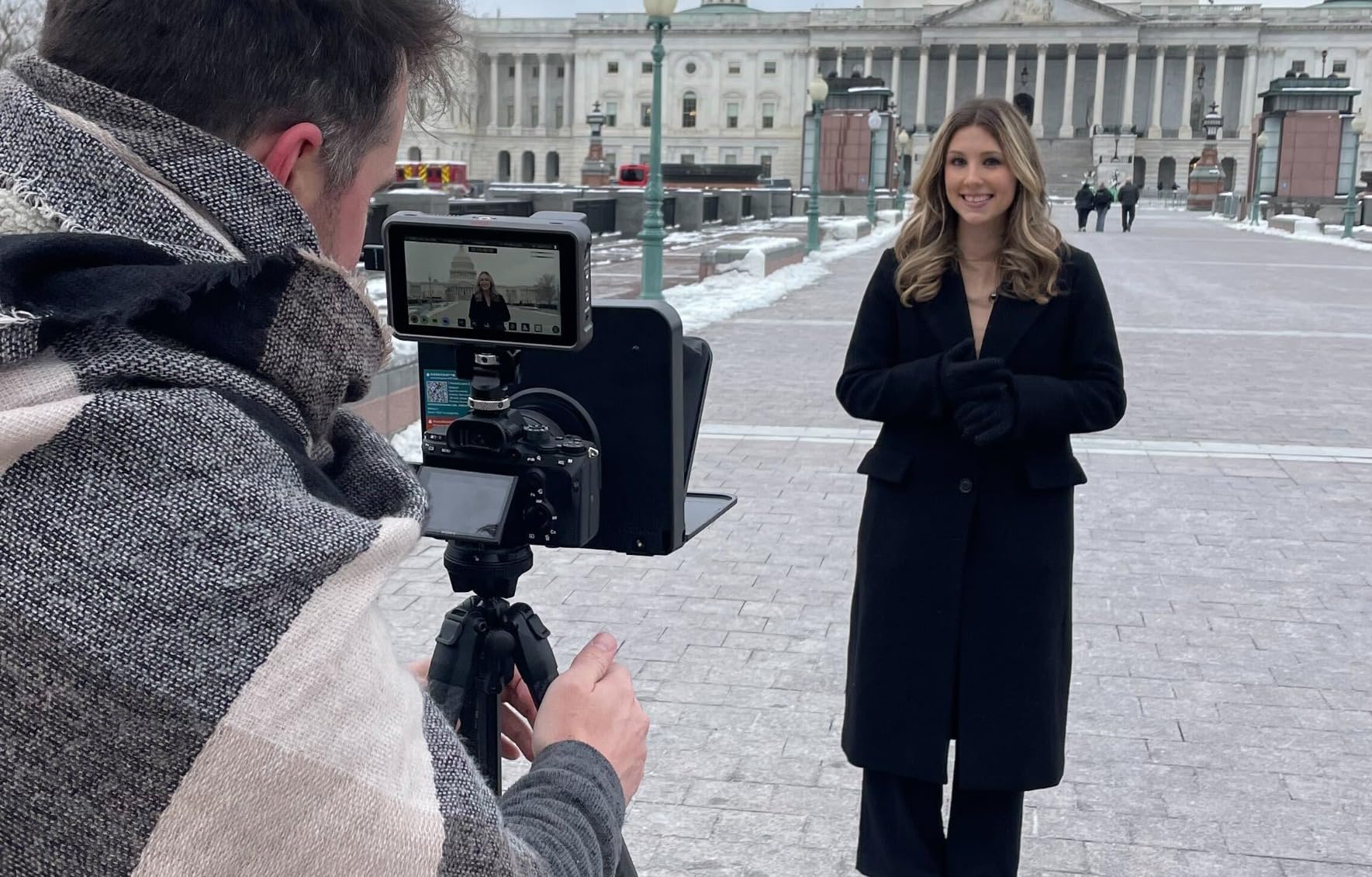 LENSGO 9.7” Teleprompter for Camera iPad Tablet Smartphone w/Remote Control, APP Compatible with iOS & Android System for Online Teaching Vlogger Live Streaming Interview, Fold in One Sec customer photo 1