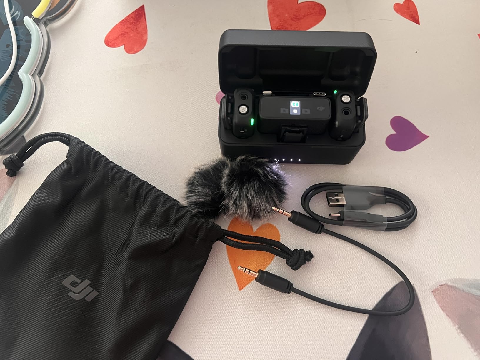 DJI Mic (2 TX + 1 RX + Charging Case), Wireless Lavalier Microphone, 250m (820 ft.) Range, 15-Hour Battery, Noise Cancellation Wireless Microphone for PC, iPhone, Record Interview, YouTube, Black customer photo 2