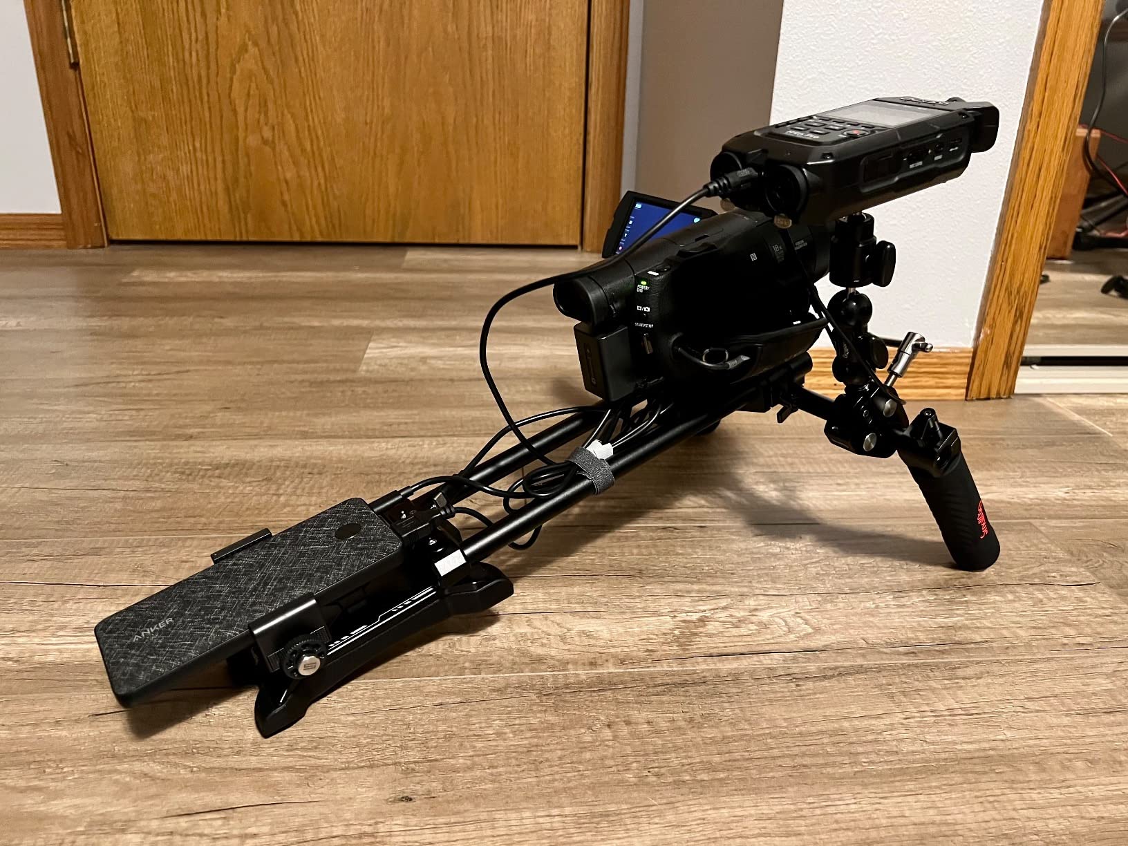 SMALLRIG Universal Basic Camera Shoulder Mount Kit for DSLR, Mirrorless, and Small Camera Shoulder Rig - 2896 customer photo 1