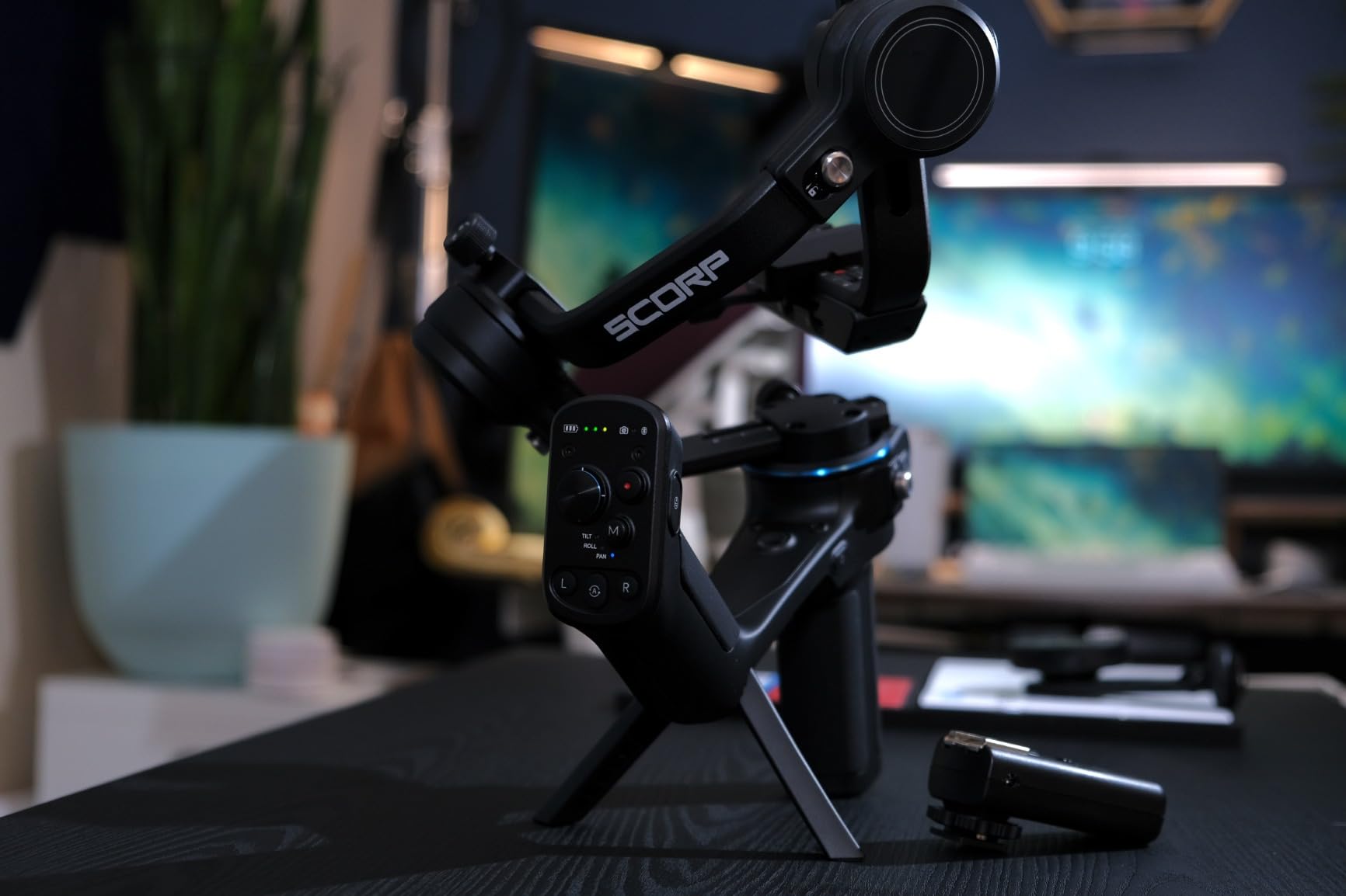 FeiyuTech SCORP-C2 Camera Gimbal Stabilizer w/AI Tracking, 7.72lb Payload | Gesture Control, Quick Landscape/Portrait Switch, Integrated Underslung Handle, For DSLR&Mirrorless Sony A7IV Canon R5 Nikon customer photo 2