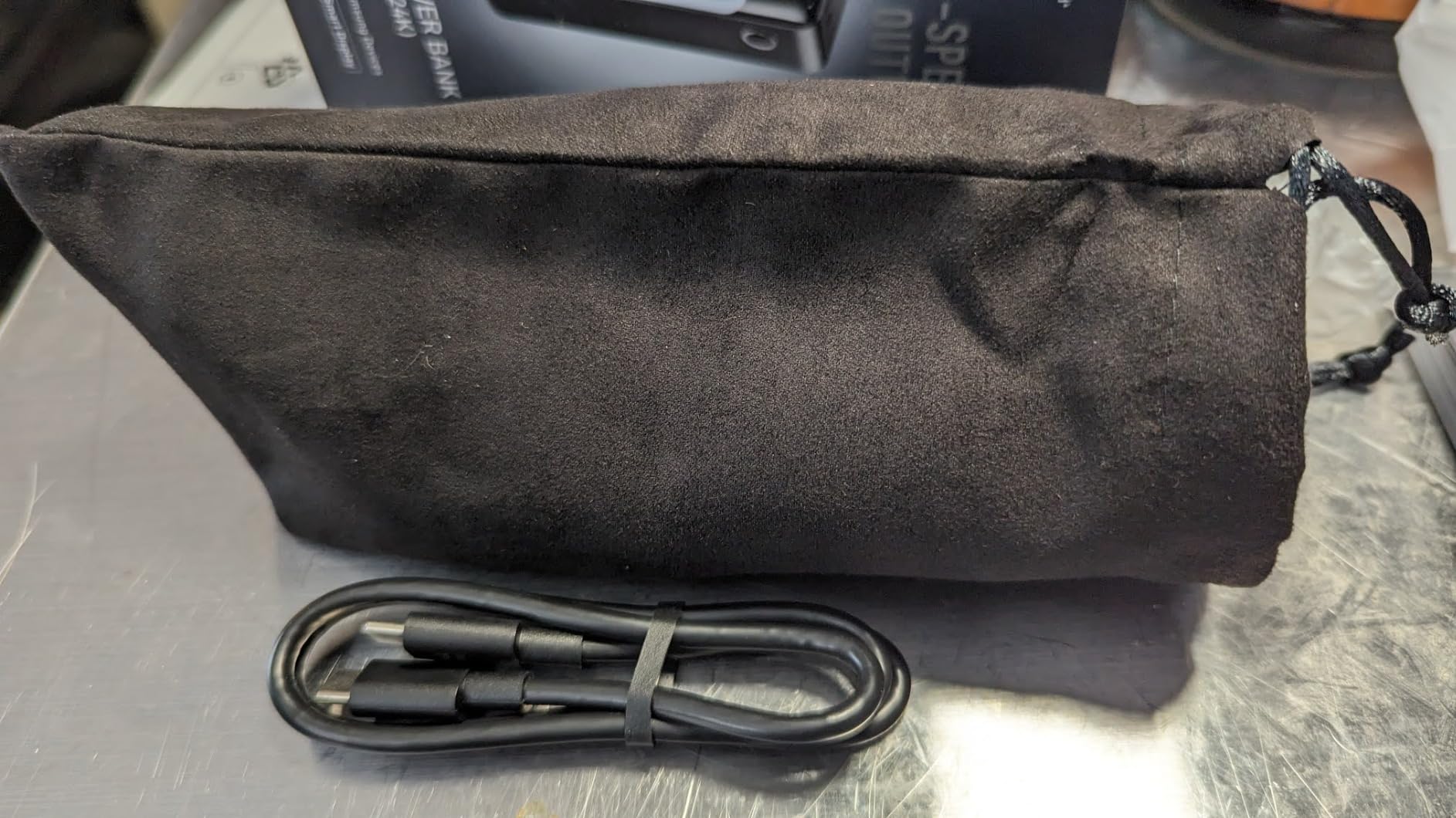 Anker 737 Power Bank, 140W 24,000mAh 3-Port Laptop Charger, Smart Display customer photo 2
