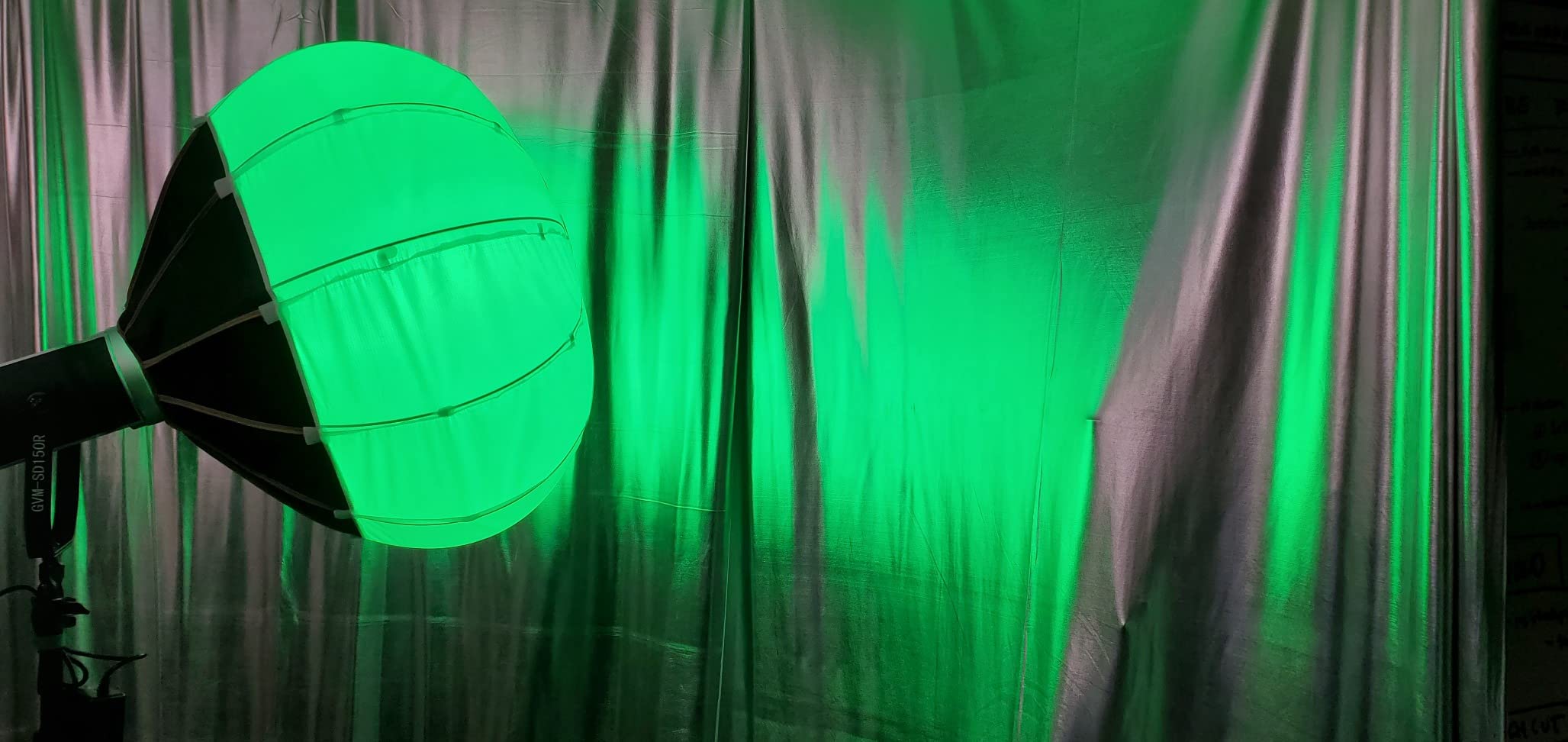 SmallRig Lantern Softbox Quick Release-One Step, Light Modifier with Fabric Barn Doors, Softbox Diffuser for SmallRig Video Light 120B, 120D, 220B, 220D and Other Bowens Mount Light customer photo 1
