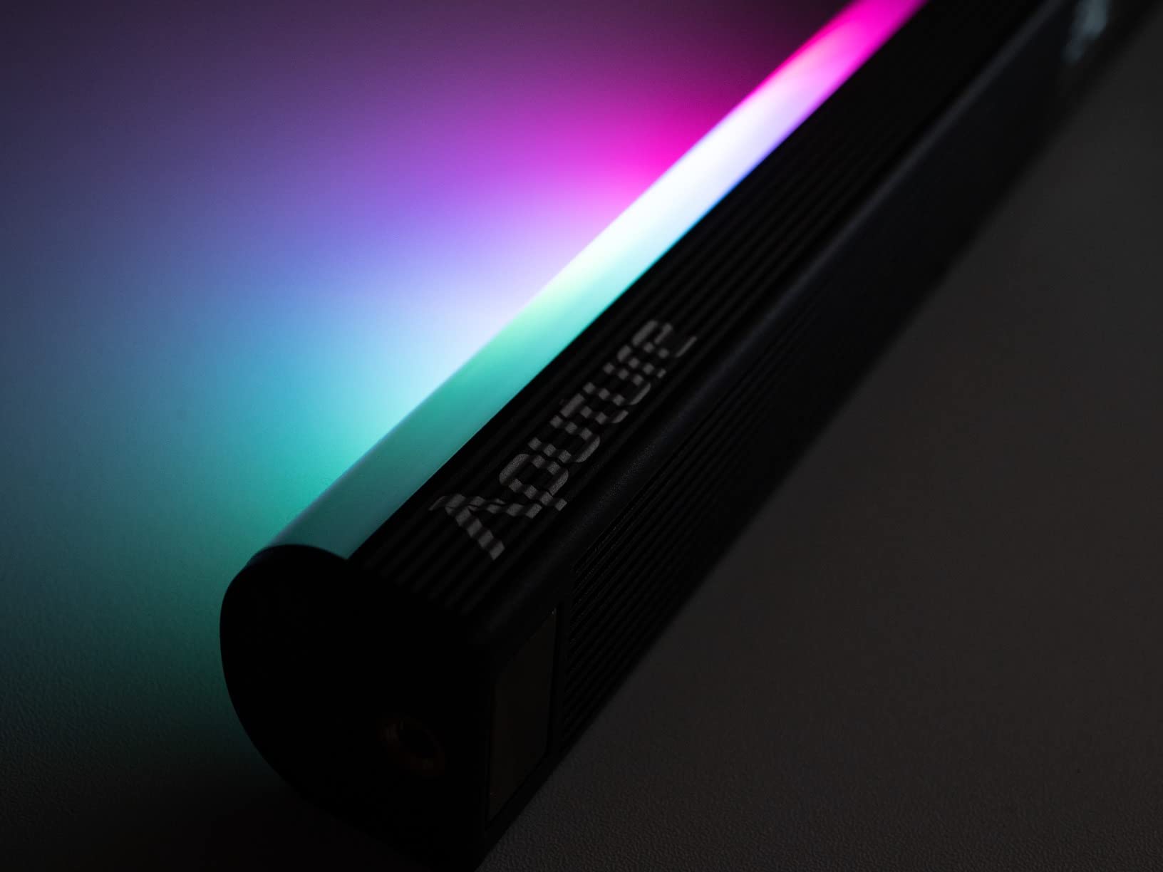 Aputure MT Pro RGB Video Light Wand Stick, 7.5W CCT 2000K-10000K, Pixel-Mappable RGBWW Mini LED Tube Light, Sidus Link App/DMX/RDM Control customer photo 1