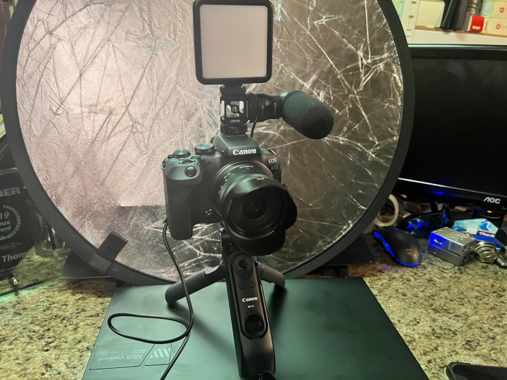 Canon EOS R10 Content Creator Kit, Mirrorless Vlogging Camera with RF-S18-45mm F4.5-6.3 is STM Lens, Tripod and Stereo Microphone, 24.2 Megapixel CMOS (APS-C) Sensor, 4K Video, Black customer photo 1