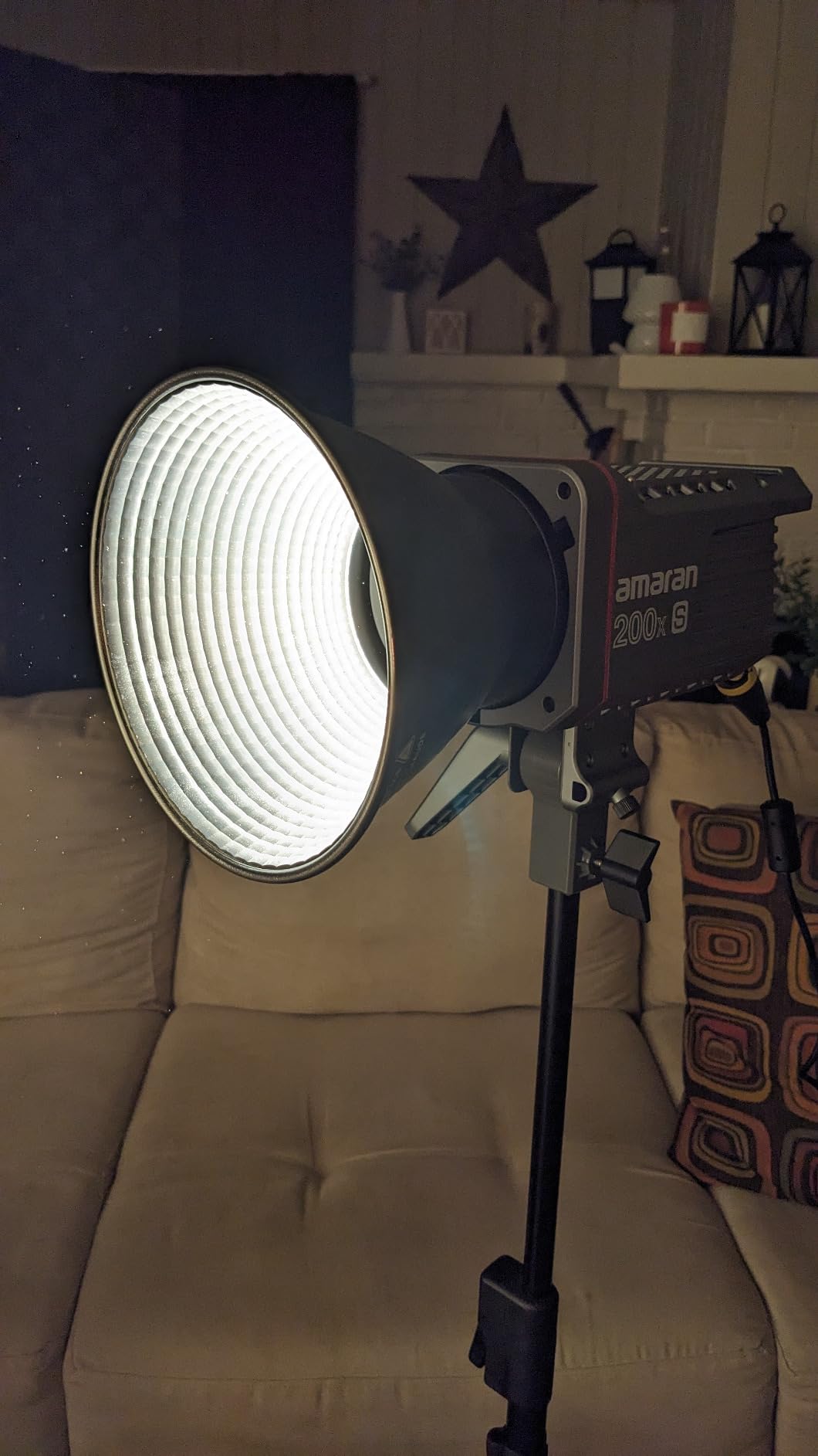 Aputure Amaran 200x S 200W Bi-Color LED Video Light | Bowens Mount Point-Source LED Studio Light customer photo 2