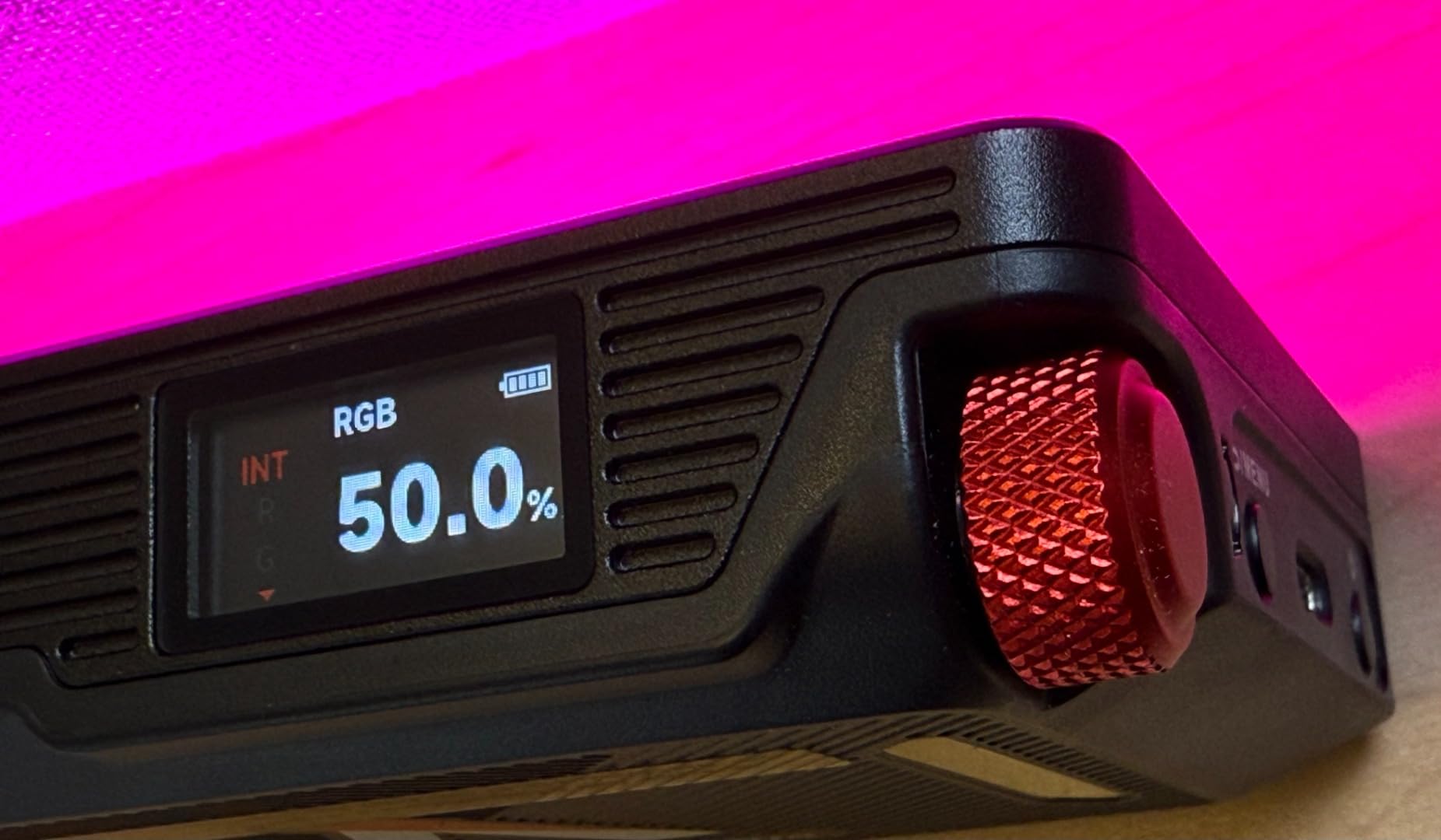 Aputure MC Pro Camera Lights,RGBWW LED Video Lights Lensed Mini LED Panel customer photo 1