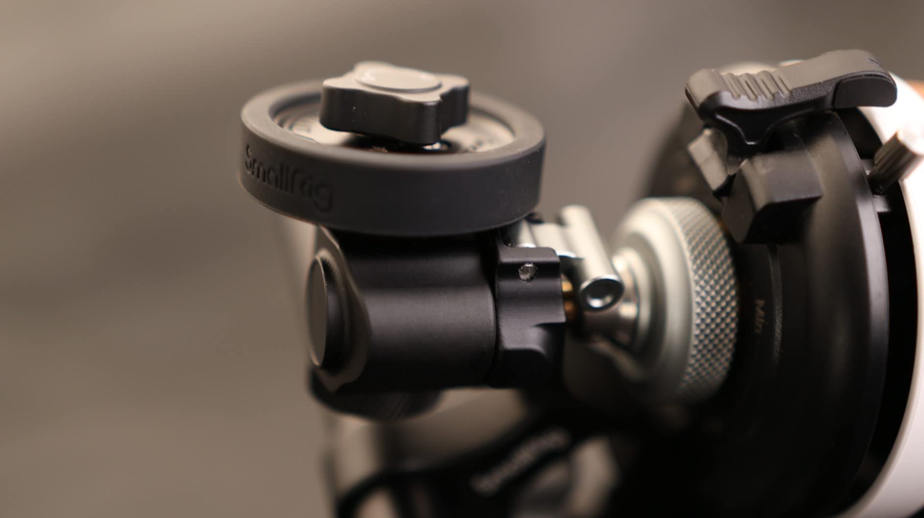SmallRig F60 Modular Follow Focus with A/B Stops, Stepless Damping Adjustment (0.6kgf-1.8kgf), 15mm Rod Clamp and Snap-on Gear Ring Belt for DLSRs and Mirrorless Cameras customer photo 2
