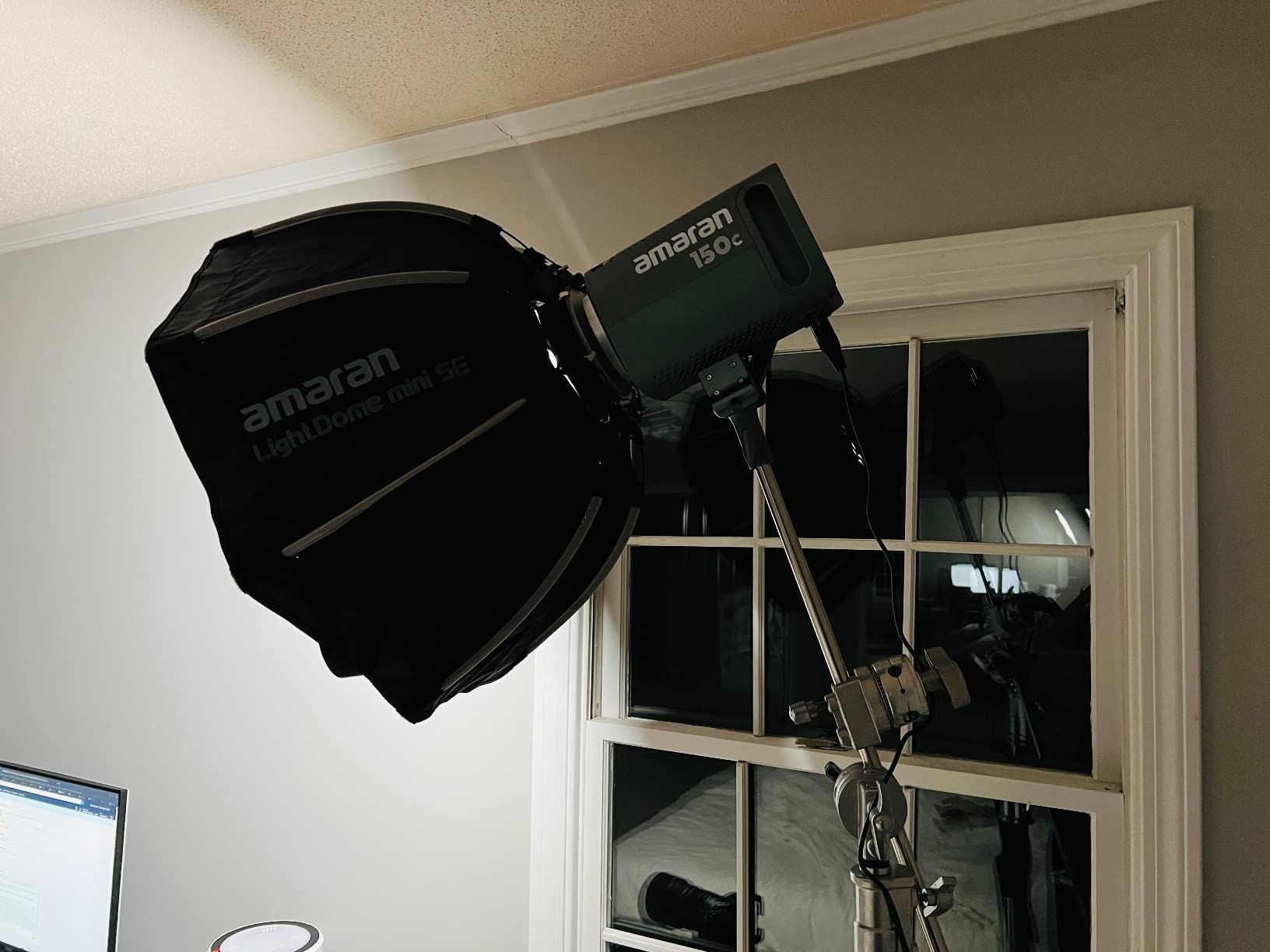 Aputure Amaran 150c 150W RGBWW COB Video Light,CCT 2500K-7500K customer photo 1
