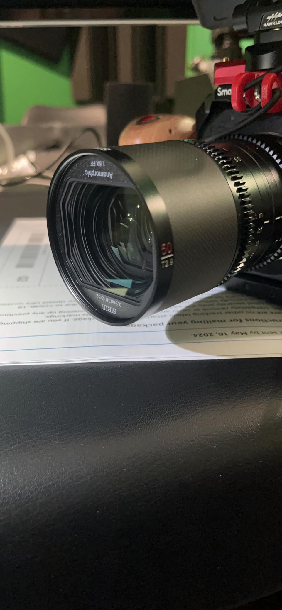 SIRUI Saturn 35mm T2.9 1.6X Full Frame Carbon Fiber Anamorphic Lens, Cine Lens for L Mount Cameras, 418g (Neutral Flare) customer photo 2