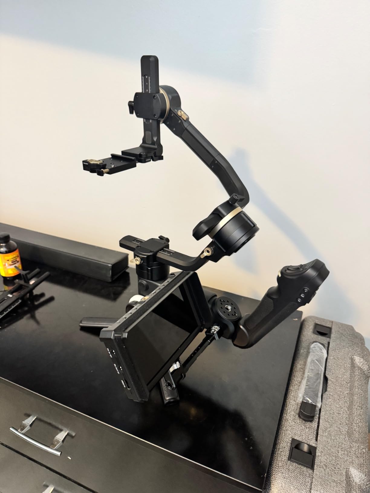 ZHIYUN Crane 4 Combo, 3-Axis Gimbal Stabilizer for Camera | for DSLR and Mirrorless Camera, Nikon Sony Panasonic Canon Fujifilm BMPCC 6K, Fill Light, PD Fast Charge customer photo 1