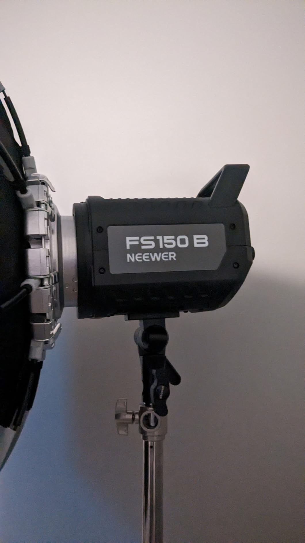 NEEWER FS150B LED Video Light 130W Bi-Color COB Silent Continuous Output Lighting Bowens Mount customer photo 1