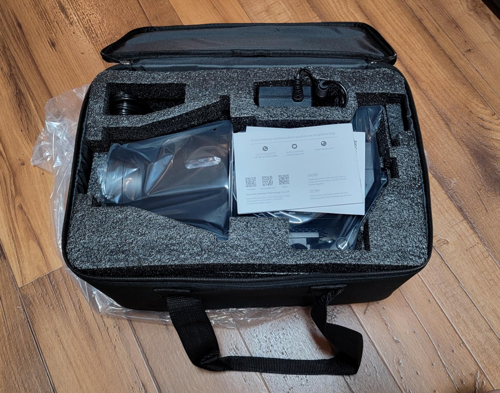 FS150 LED Video Light 2.4G/APP Control, 130W 5600K COB Daylight Silent Photography Continuous Output Lighting 4 Precise Dimming Types 102000lux/1m CRI97+ 9 Effects Bowens Mount, US Plug customer photo 1