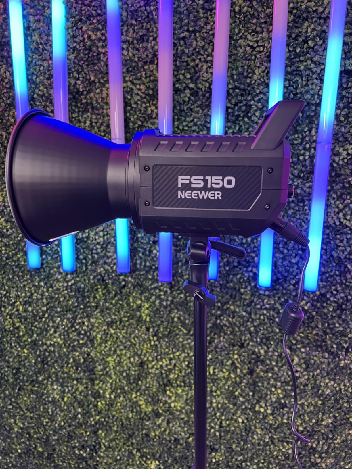 FS150 LED Video Light 2.4G/APP Control, 130W 5600K COB Daylight Silent Photography Continuous Output Lighting 4 Precise Dimming Types 102000lux/1m CRI97+ 9 Effects Bowens Mount, US Plug customer photo 2