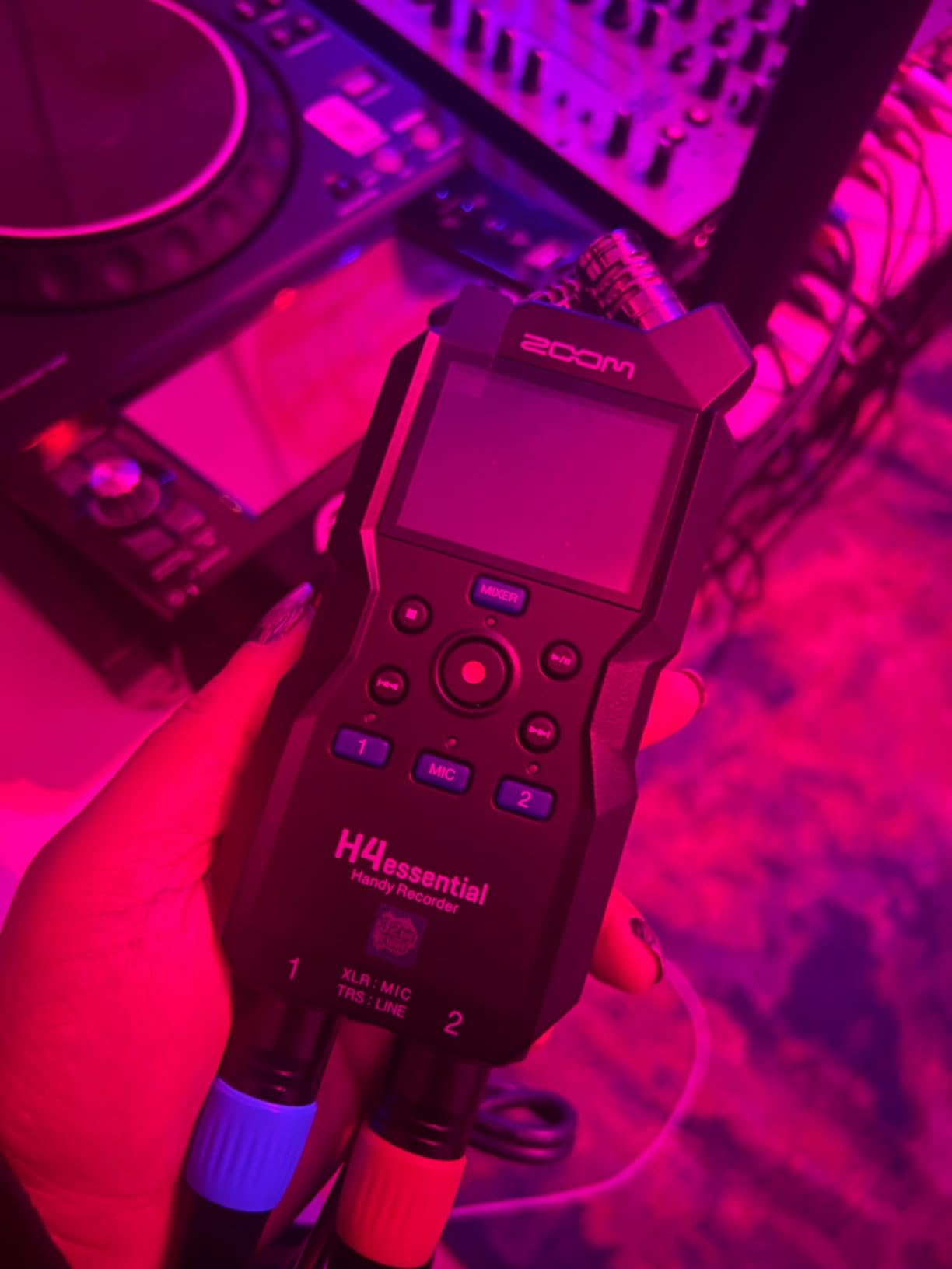 Zoom H4 Essential Handheld Recorder for Musicians, Podcasters & Filmmakers | Clip-Free Audio with 32-Bit Float, 4 Tracks, Stereo Mics, 2 XLR/TRS Inputs, USB Audio Interface customer photo 2