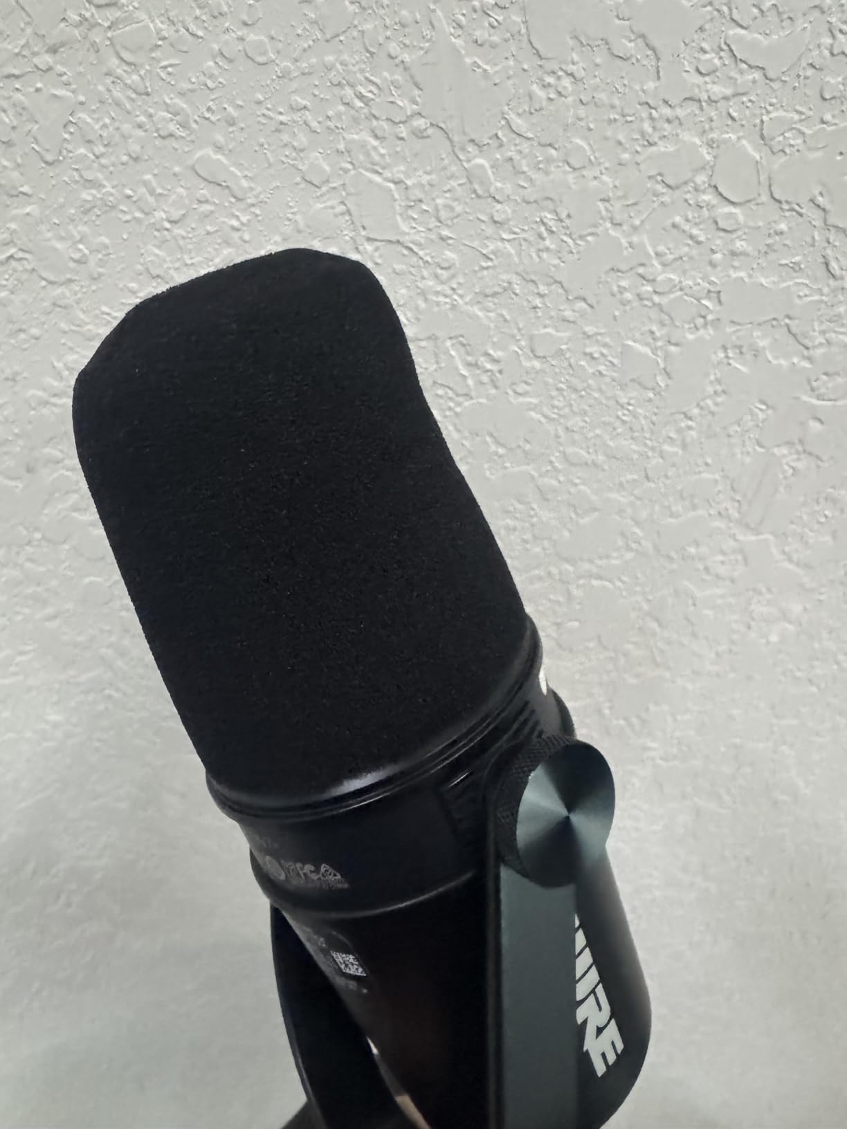 Shure MV7+ USB-C & XLR Podcast Dynamic Mic with Stand - Black | OBS-certified USB-C and XLR dynamic mic with stand, LED touch panel, auto level and pop filter for podcasting customer photo 2