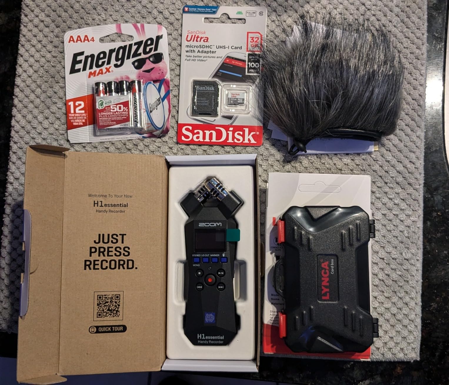 Zoom H1essential Handy Recorder Bundle with Professional Lavalier Condenser Microphone, 32GB microSDHC Card, Furry Microphone Windscreen, 4 AAA Alkaline Batteries customer photo 2