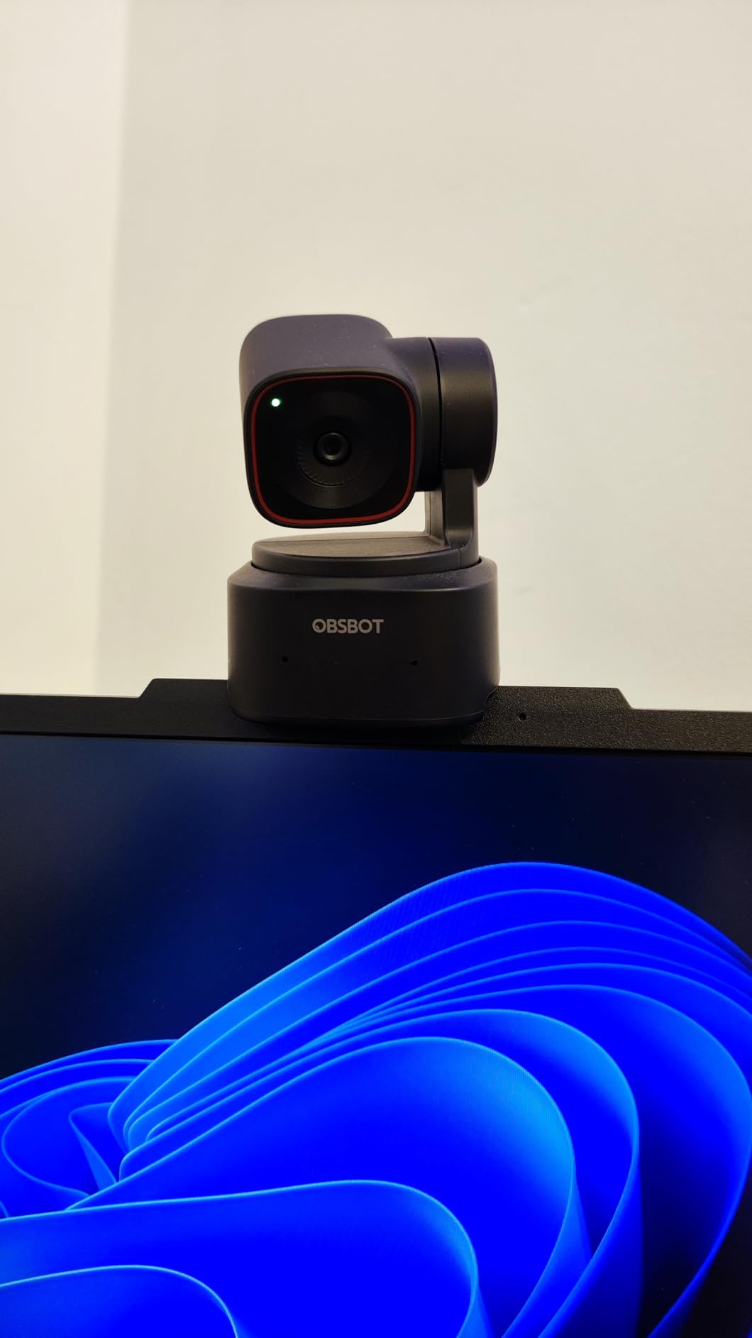 OBSBOT Tiny 2 Lite 4K Webcam for PC, AI Tracking PTZ Streaming Camera customer photo 2