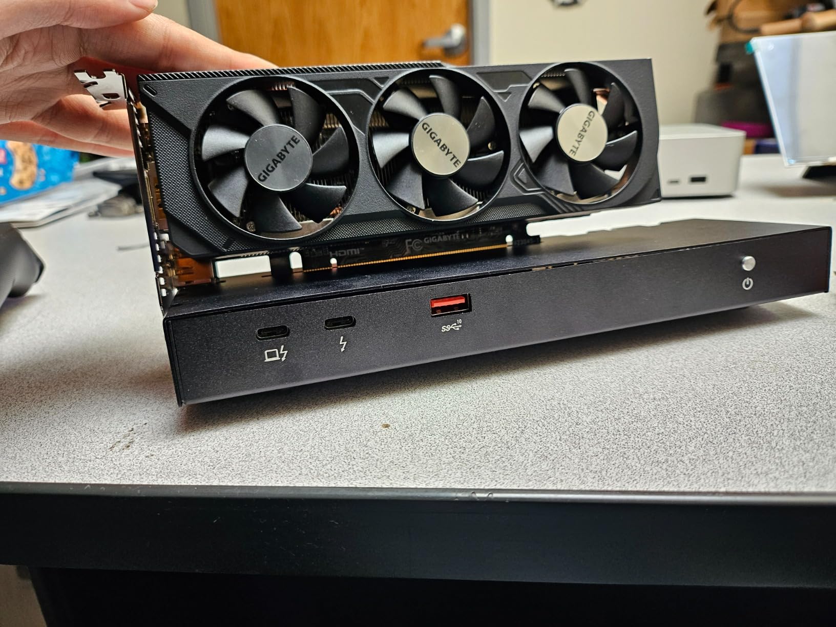 Mini eGPU Enclosure Compatible with Thunderbolt 3/4, USB4 40Gbps External GPU Dock Station, Compatible with NVIDIA/AMD PCIe, PD 85W Charging Support, Daisy Chain, DC/ATX/SFX Support customer photo 2