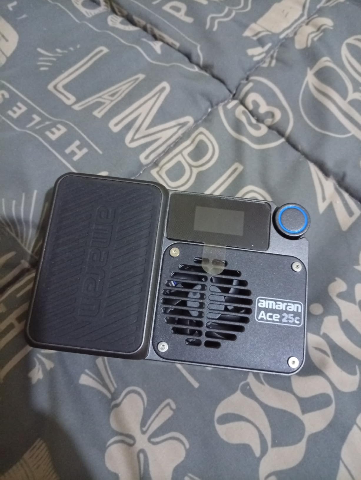 Amaran Ace 25c Pocket RGBWW LED Light, Boost Mode Up to 32W, Full-Color Mini Video Light (2,300-10,000K), 1,171 Lux@1m at 5,600K, 4500mAh Battery with PD Fast Charging for Mobile Creators (Charcoal) customer photo 2