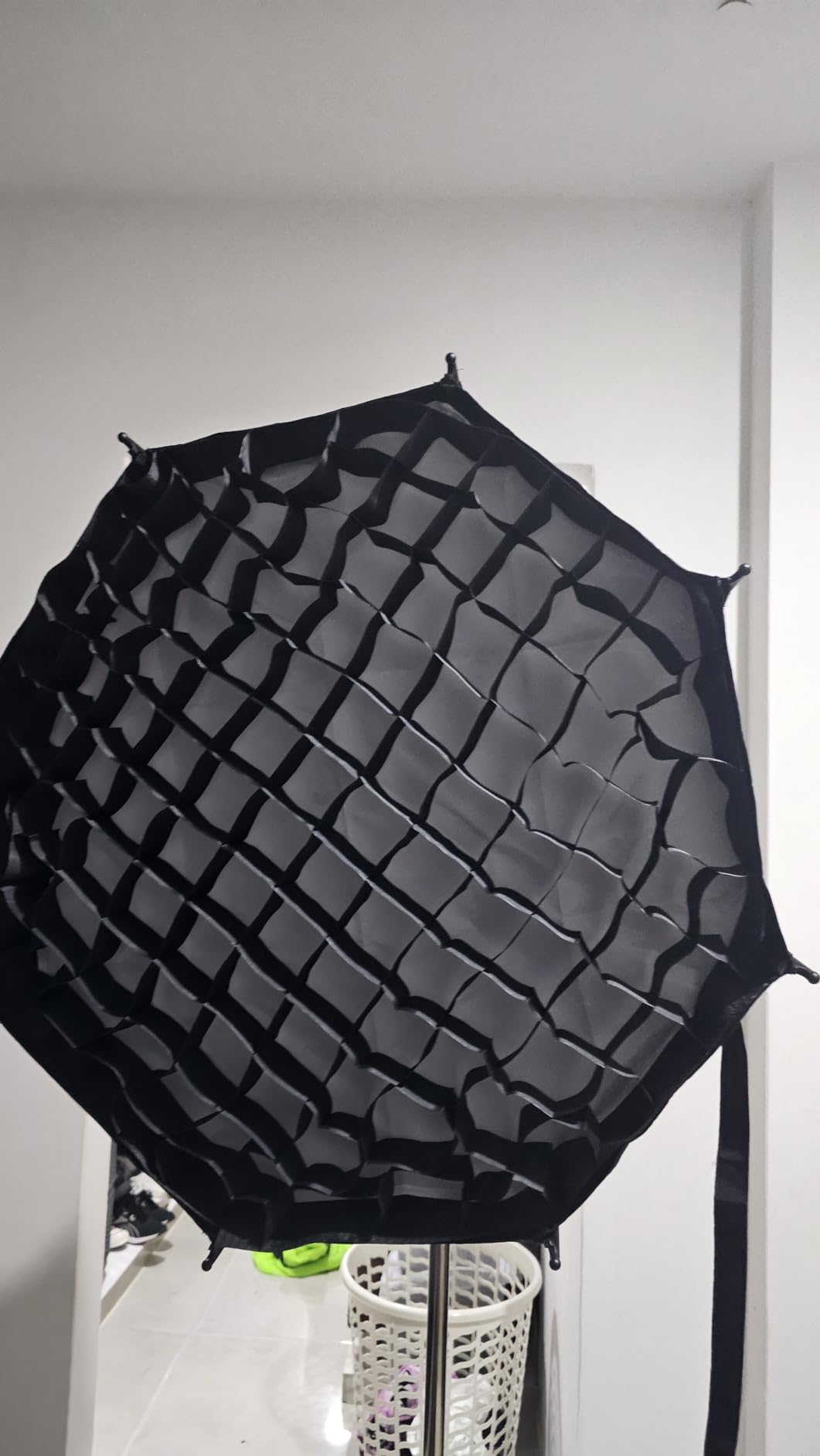 NEEWER 35.4'' Octagonal Softbox, Quick Release Parabolic Soft Box, NS92P customer photo 1