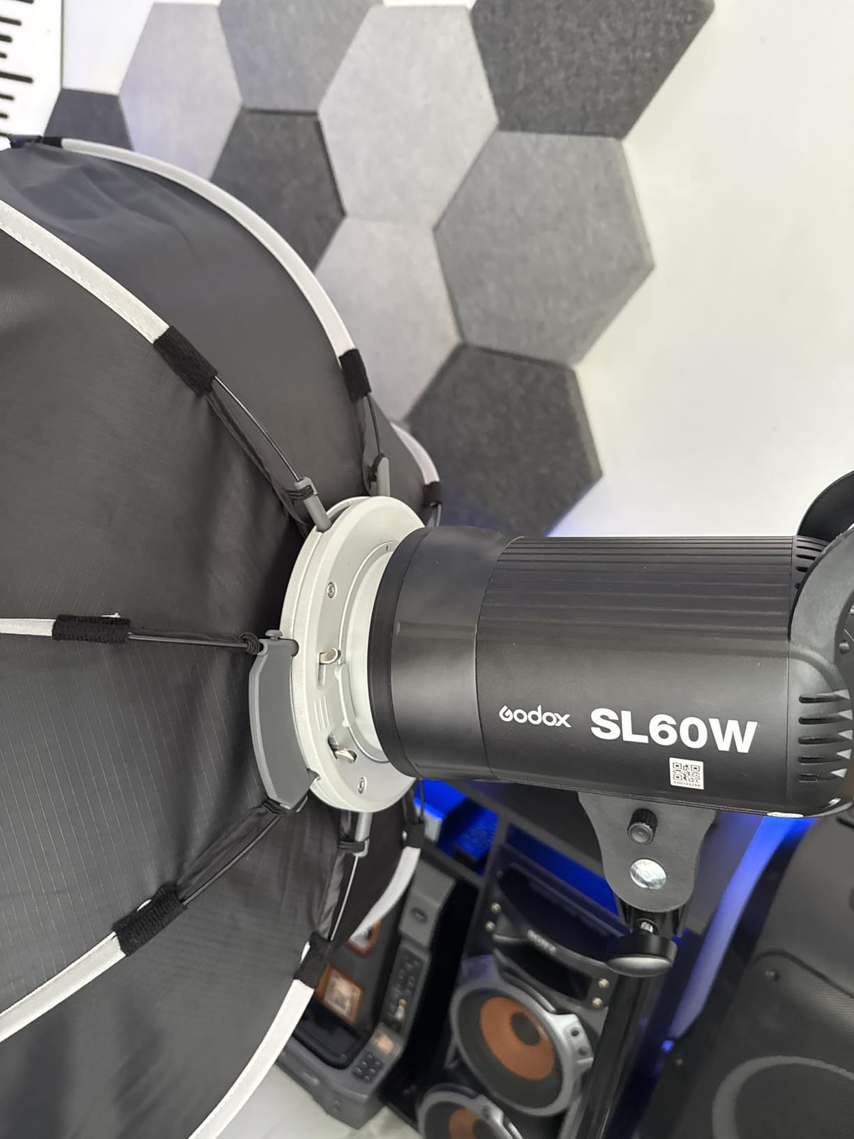 NEEWER 35.4'' Octagonal Softbox, Quick Release Parabolic Soft Box, NS92P customer photo 2