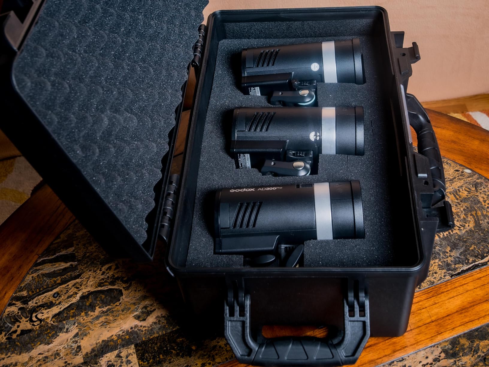 VEVOR Weatherproof Hard Case, Heavy Duty Protective Dry Box with Pre-Cut Foam, Wheels & Retractable Pull Handle for Travel, Hunt, Military, Tactical, IP67 Waterproof Case for Cameras (21.7*13.4*9.5