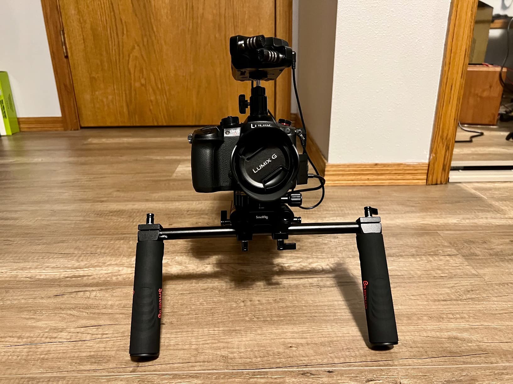 SmallRig Classic Shoulder Rig Kit, Lightweight & Portable (2.98lb) | Dual Handles 15mm Rods, Shoulder Mount Video Rig with Quick Release for Arca, for SmallRig Follow Focus / DSLR / Filmmaking customer photo 1