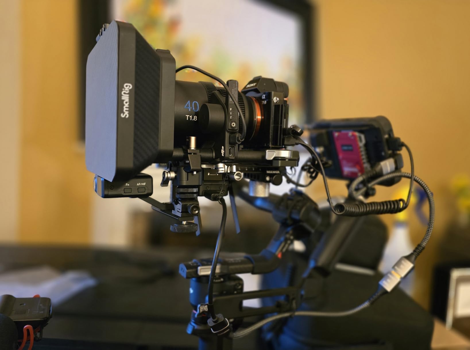 SIRUI 40mm T1.8 1.33X Anamorphic Lens, S35 Autofocus Lens for E Mount Cameras (Blue Flare) customer photo 1