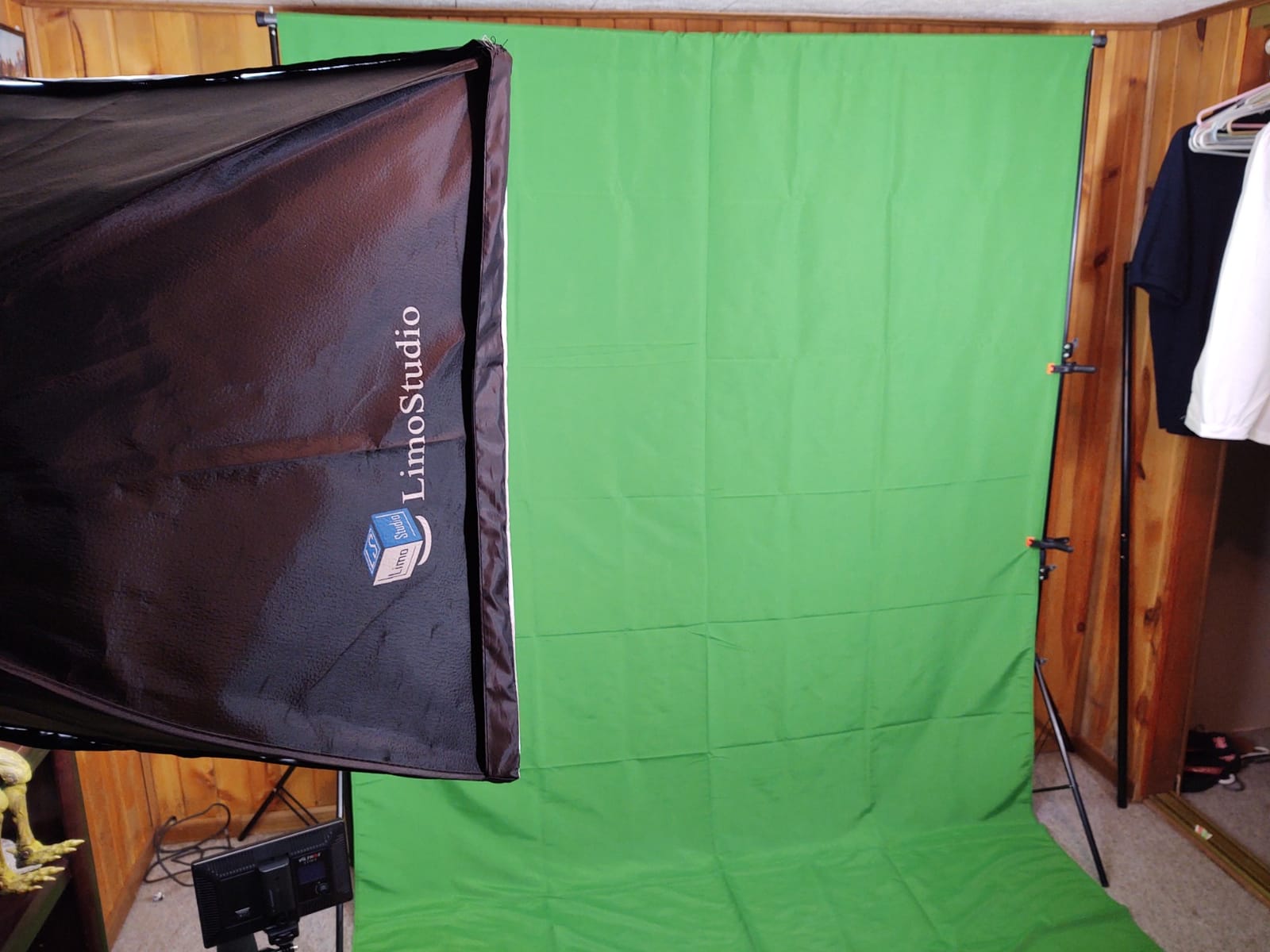 UTEBIT Green Screen Backdrop, 3.3X5 ft | Chroma Key, Thick Polyester Fabric, Photography Background Removal, Video & Live Streaming, Backdrop Only customer photo 2