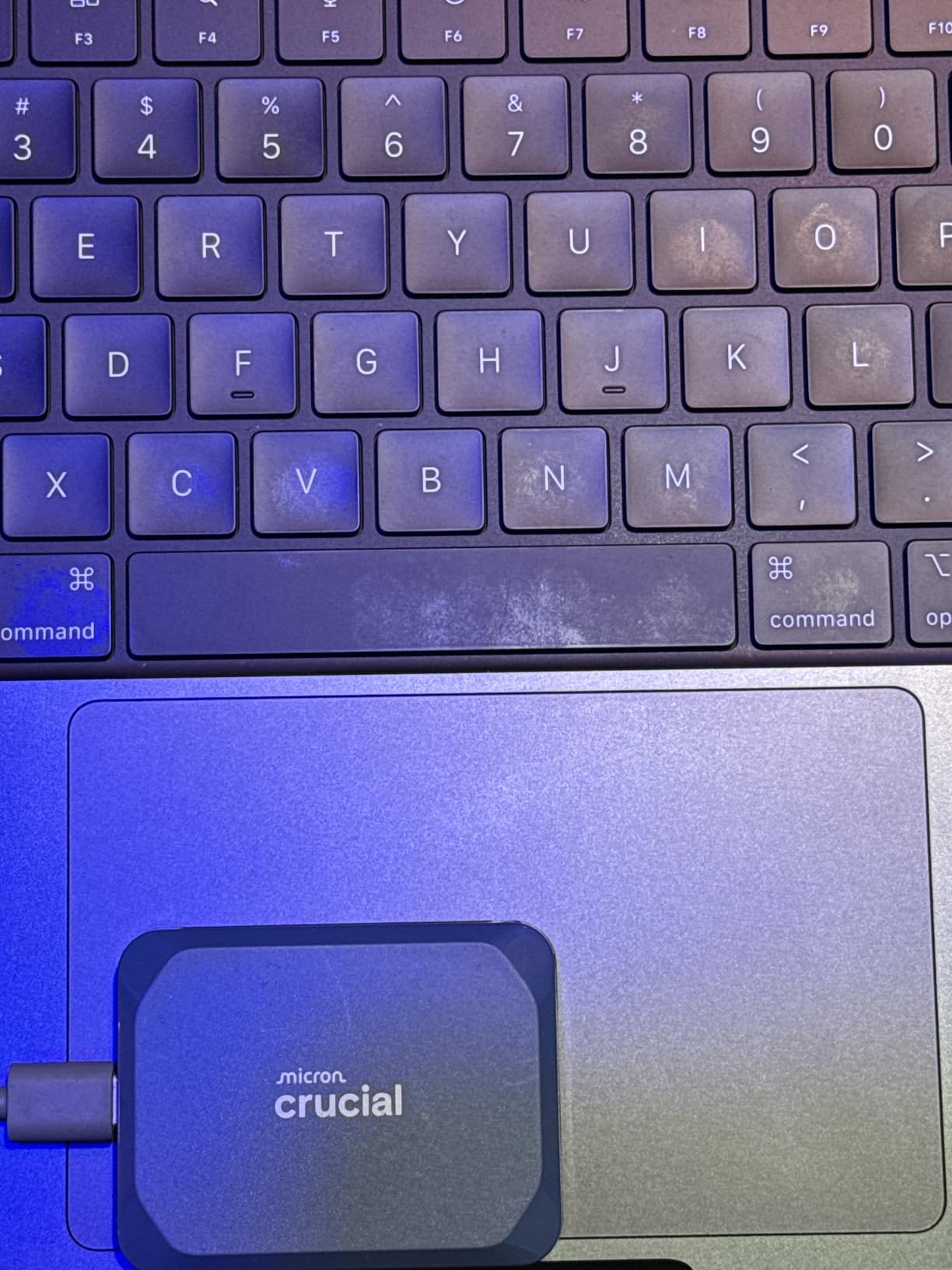 Crucial X10 1TB Portable SSD, Up to 2,100MB/s, USB 3.2 USB-C customer photo 1