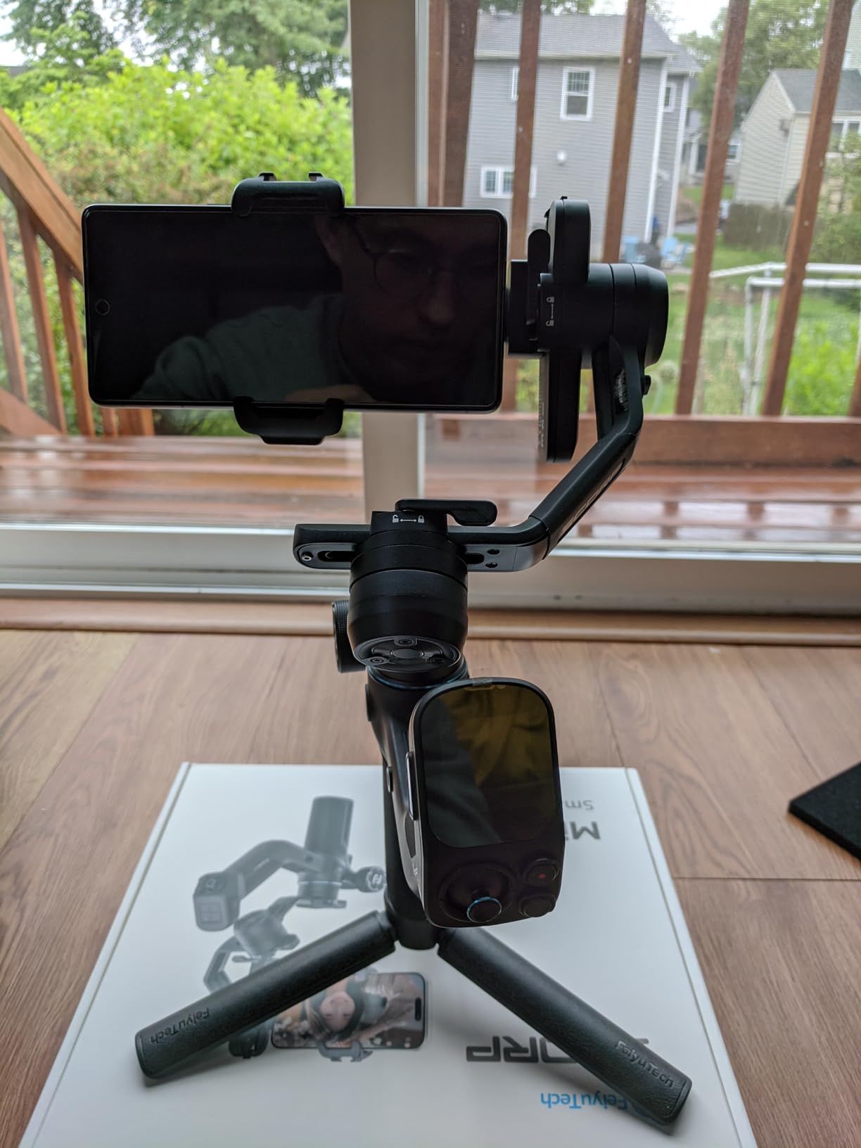 FeiyuTech SCORP Mini 3 Gimbal Stabilizer for Smartphone, Built-in AI Tracking Module & Cooling Fan, 2KG Payload 3-Axis Phone Gimbal with Integrated Grip Design, Gimbal Stabilizer for iPhone & Android customer photo 1