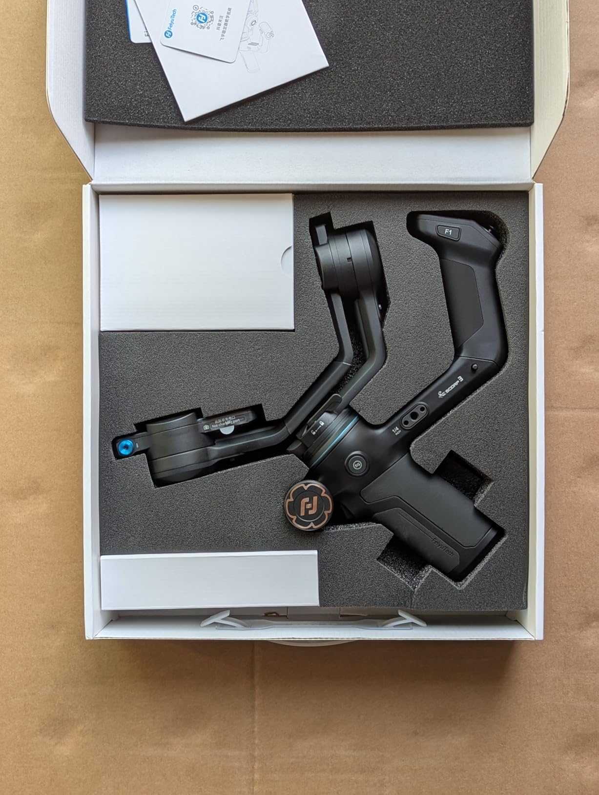 FeiyuTech SCORP 3 Gimbal Stabilizer for Camera, Built-in AI Tracking Sensor & Detachable Remote Control, 3.5KG Payload, Touch Screen, Vertical Shooting customer photo 2