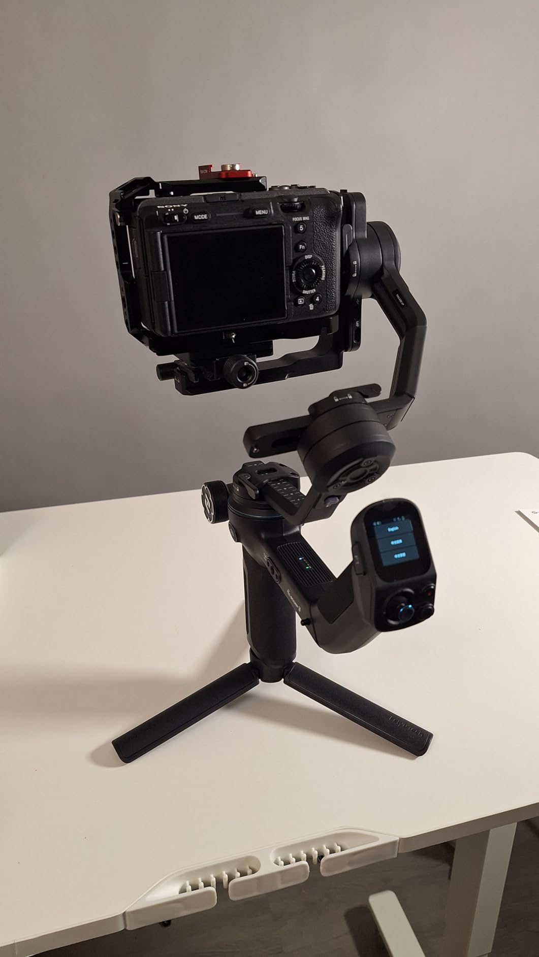 FeiyuTech SCORP 3 Gimbal Stabilizer with AI Tracking, 3-Axis Handheld Stabilizer for Sony Canon DSLR, 3.5kg/7.72lbs Payload, Detachable Wireless Remote Control Handle for Solo Filmmaking customer photo 2